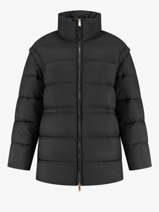 Puffer jas met capuchon en getailleerde taille